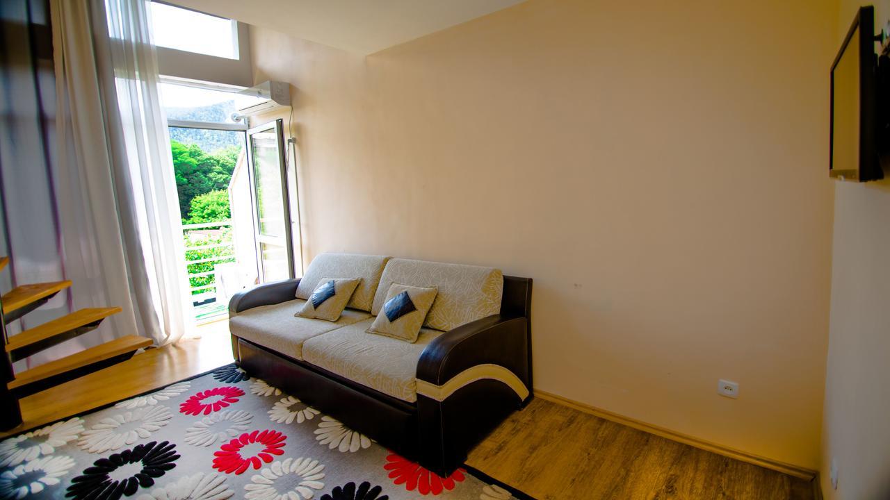 Hotel Borjomi Aisi Bagian luar foto