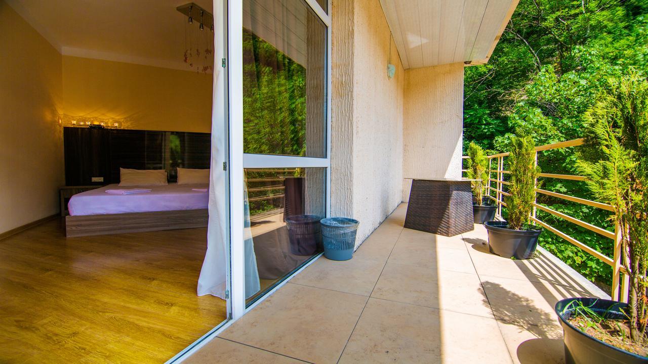 Hotel Borjomi Aisi Bagian luar foto
