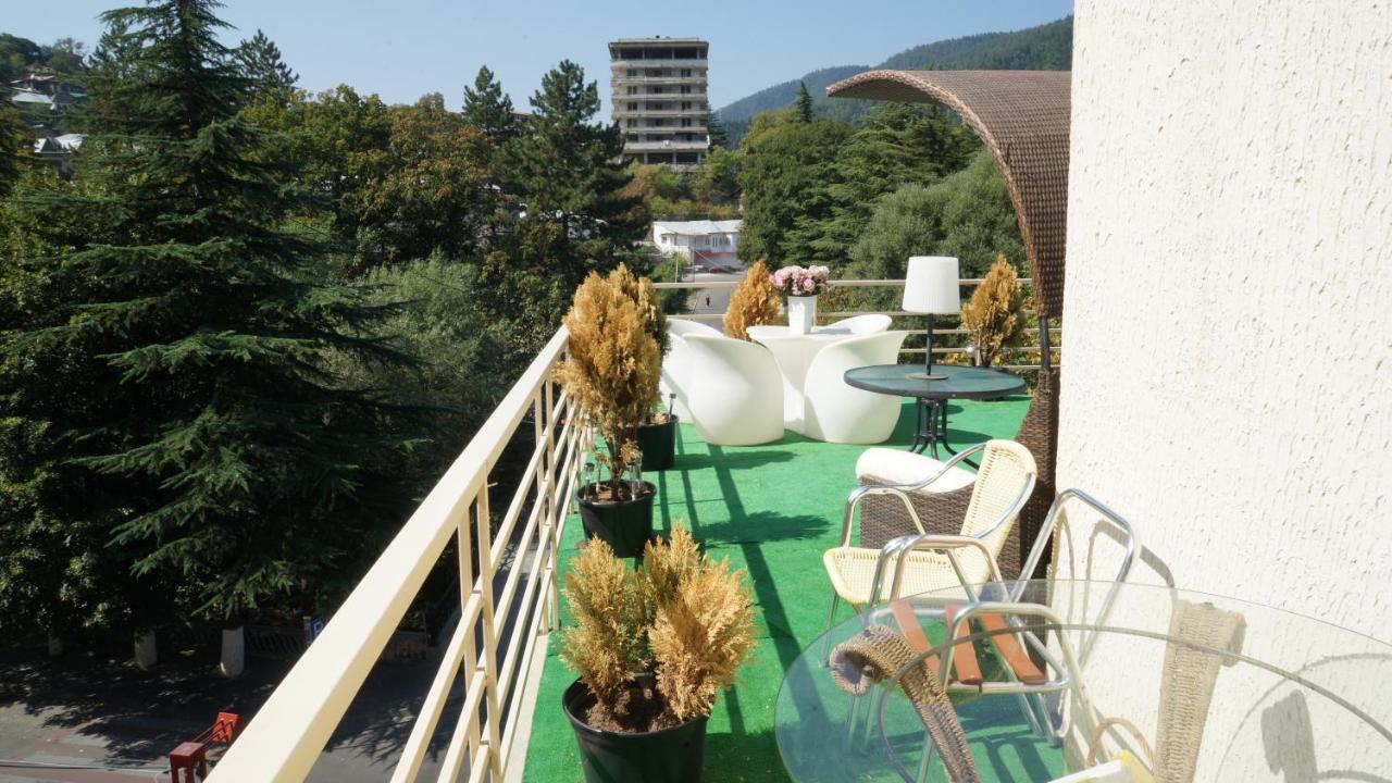 Hotel Borjomi Aisi Bagian luar foto
